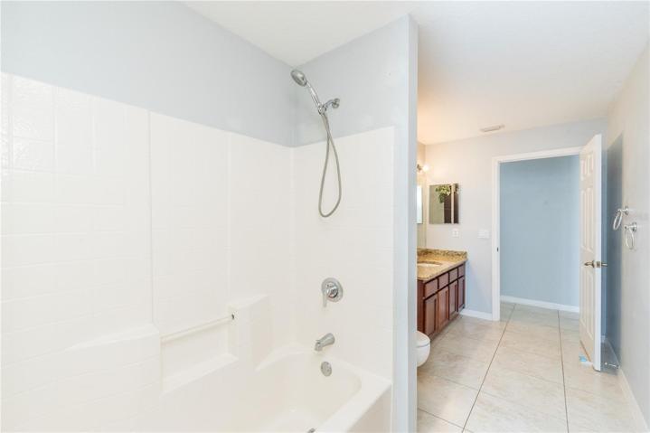 Dual entry bathroom 2