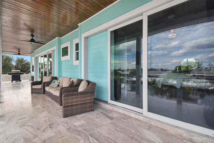 Huge covered Balcony
