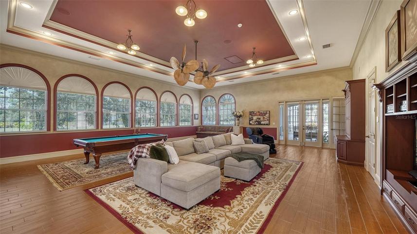 The 1,000+ sf recreational room with tray ceiling and lots of natural light.