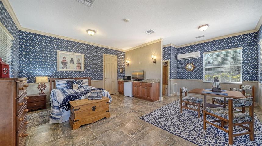 Escape to the private 1 bedroom, full bath guest retreat.