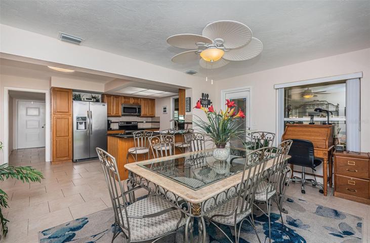 Family/Dining area to Kitchen