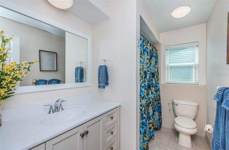 Guest Bath with tub/shower