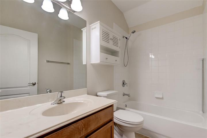 upstairs bath 3