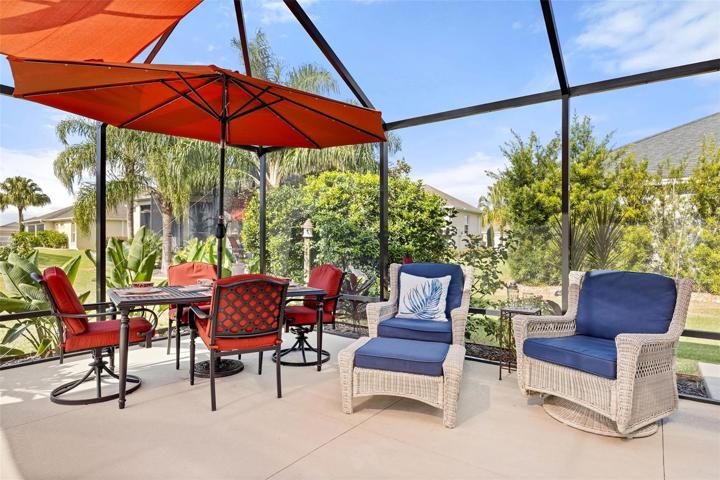 LOVELY OUTDOOR DINING & LOUNGING SPACE