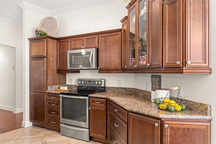 ABUNDANCE OF CABINETRY WITH PULL-OUTS