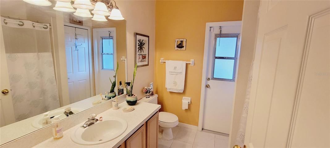 2nd Bathroom that leads to pool