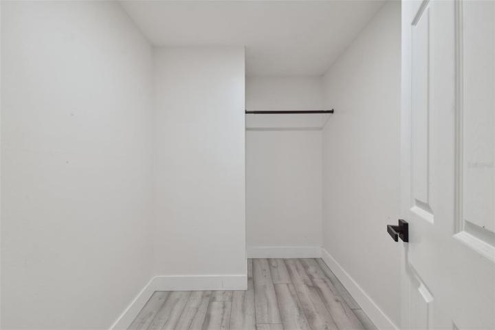 Primary suite walk in closet