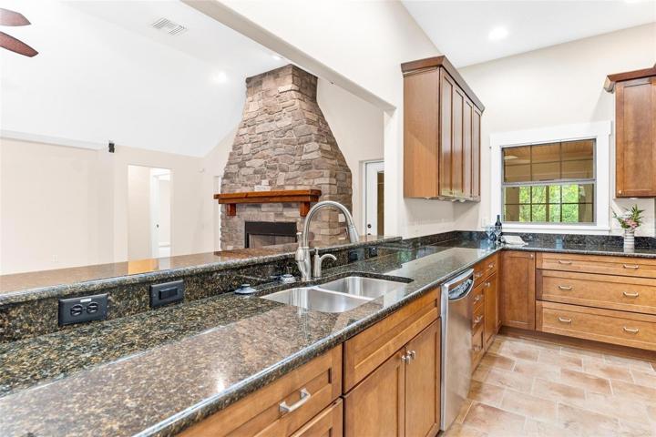 Kitchen with Snack Bar