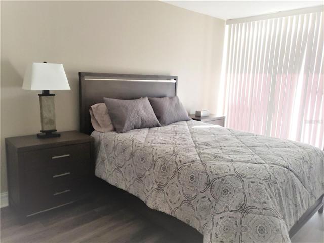 Guest room with a queen size bed