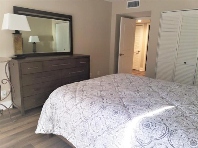 Guest room with a queen size bed