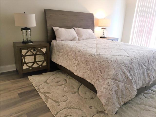 Master with a queen size bed