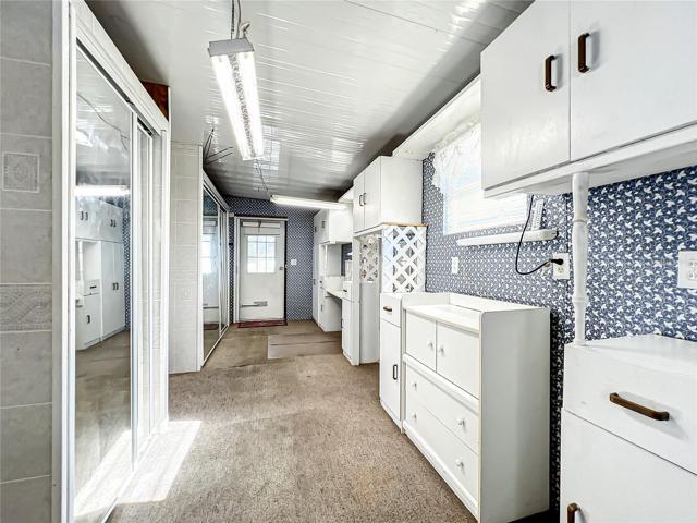 Bonus/hobby room  room right off the laundry room
