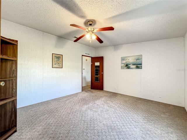 Lots of space in this 2nd bedroom
