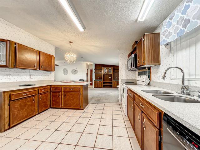 Double sink and lots of counter and cupboard space