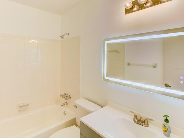 Hall bathroom.