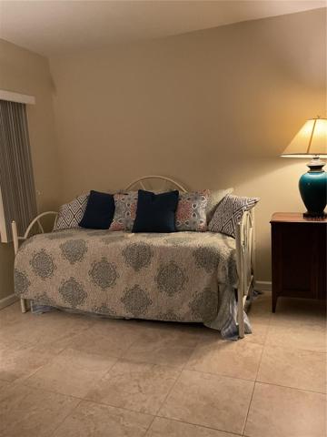 FL room Day bed