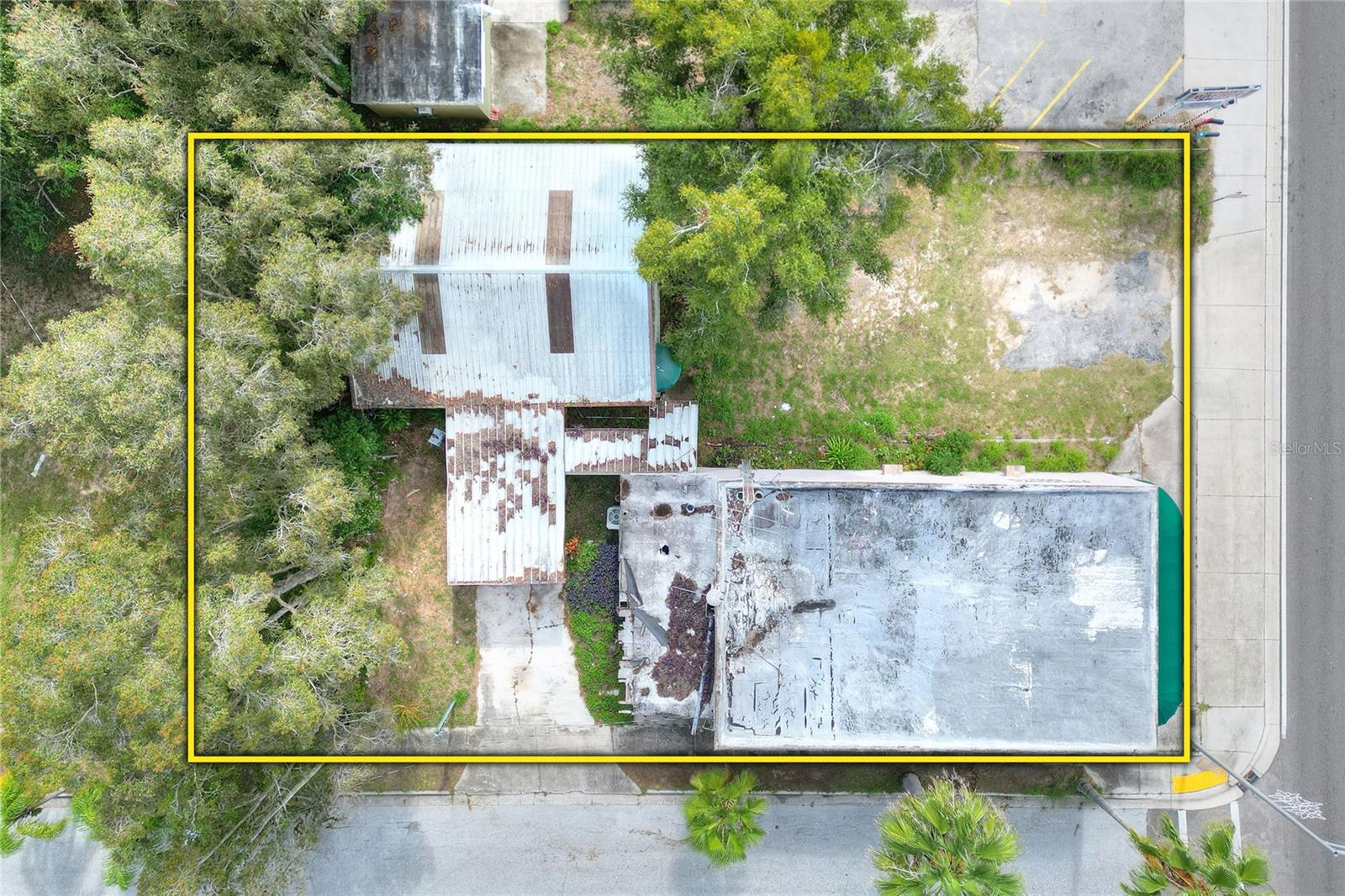 220 Lakeshore Way parcel and buildings.