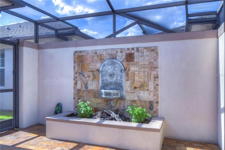 Courtyard has Fountain