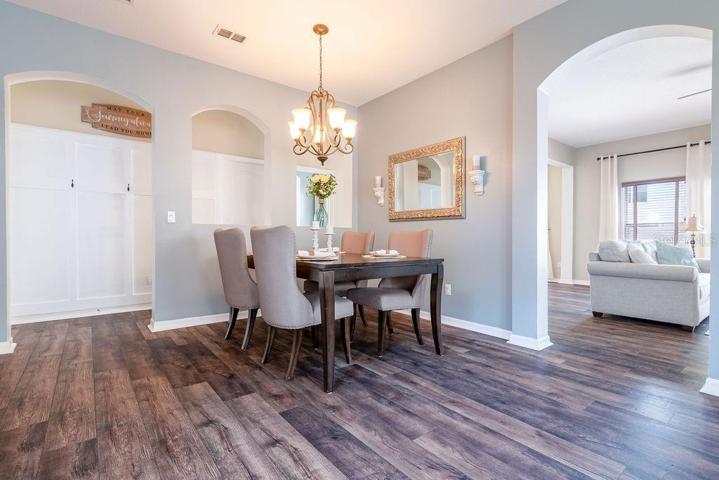 Dining room with beautiful decorative arches