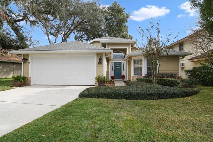 The Oaks of Wekiwa just off Semoran Blvd in the heart of Apopka has a beautiful 3BD/2BA home with an UPDATED ROOF & A/C, NEW WATER HEATER (2022) and NEWLY REMODELED BATHROOMS!