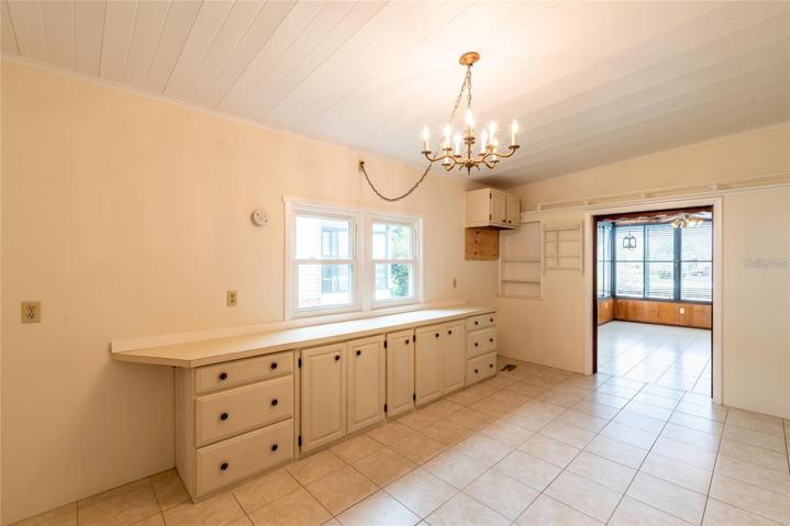 Bonus Laundry / Kitchen overflow / entertaining area