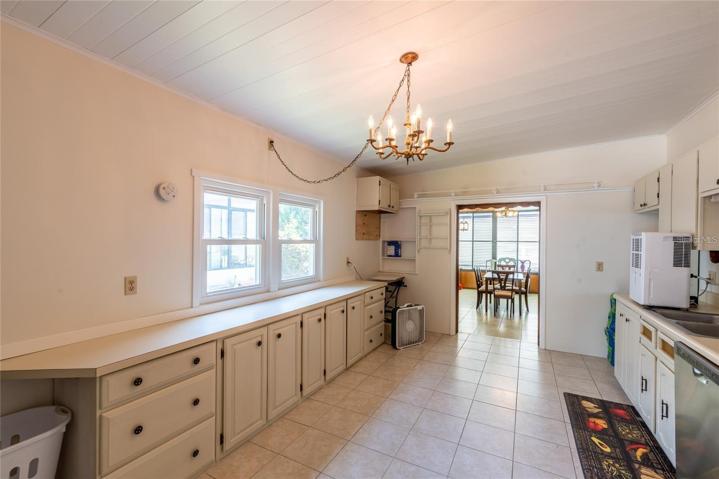 Bonus Laundry / Kitchen overflow / entertaining area