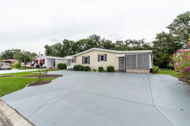 front - huge oversized driveway