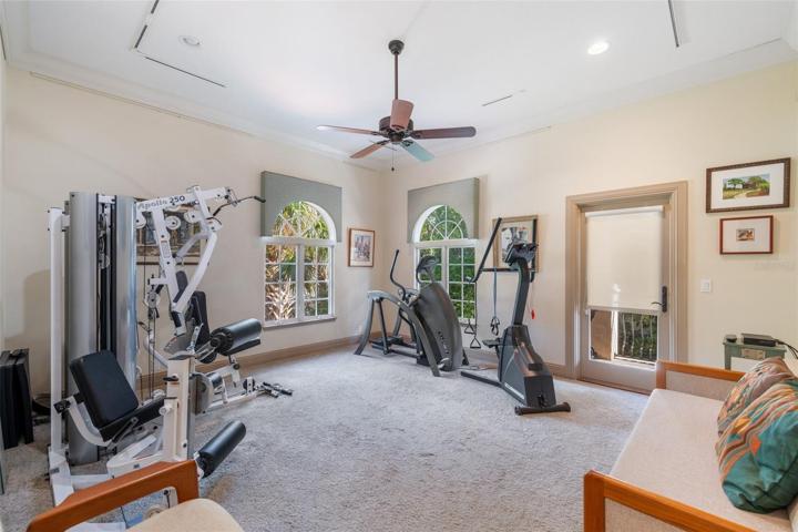 Second bedroom used as fitness, with exit to the balcony!