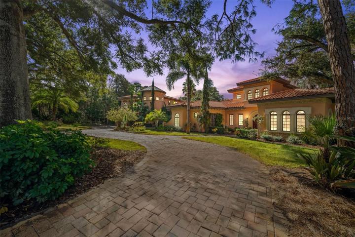 Other view of the property at sunset, stunning !