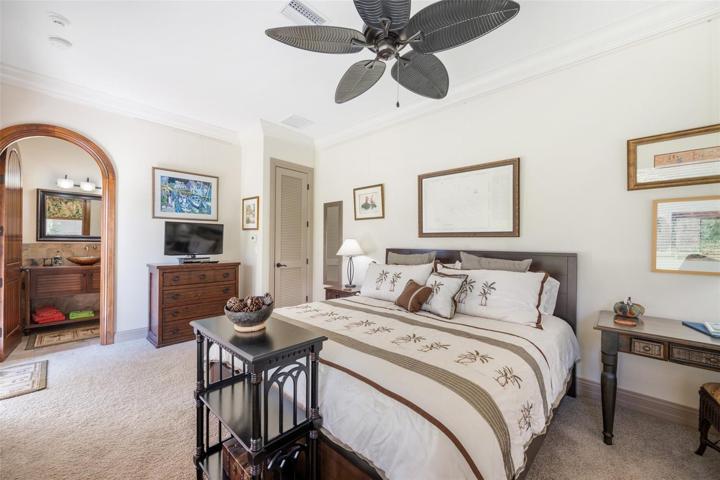 View casita bedroom and ensuite full bathroom !