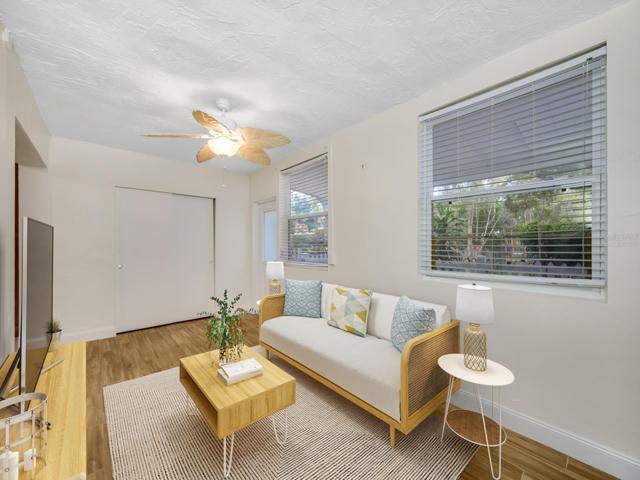 "Virtually Staged" Florida Room