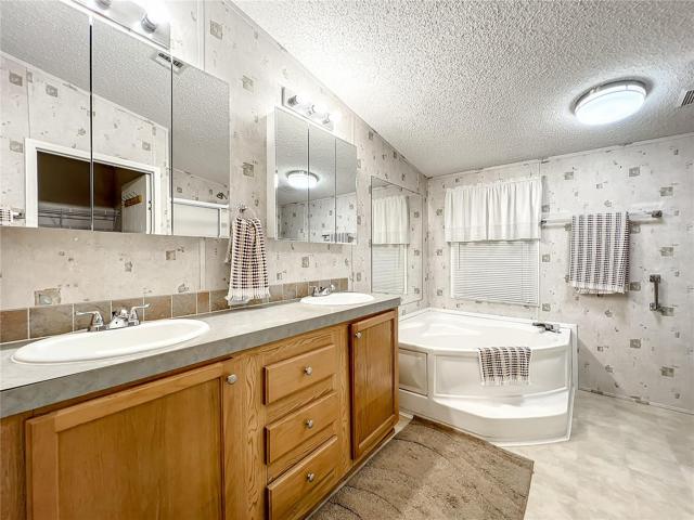ensuite master bathroom