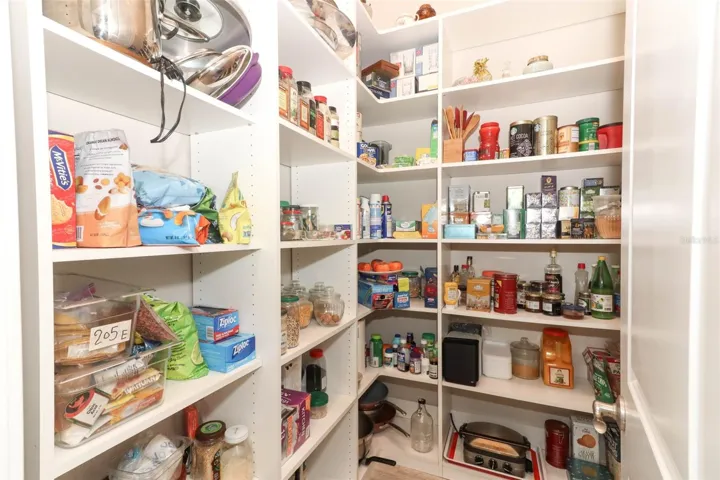 Walk-in Pantry