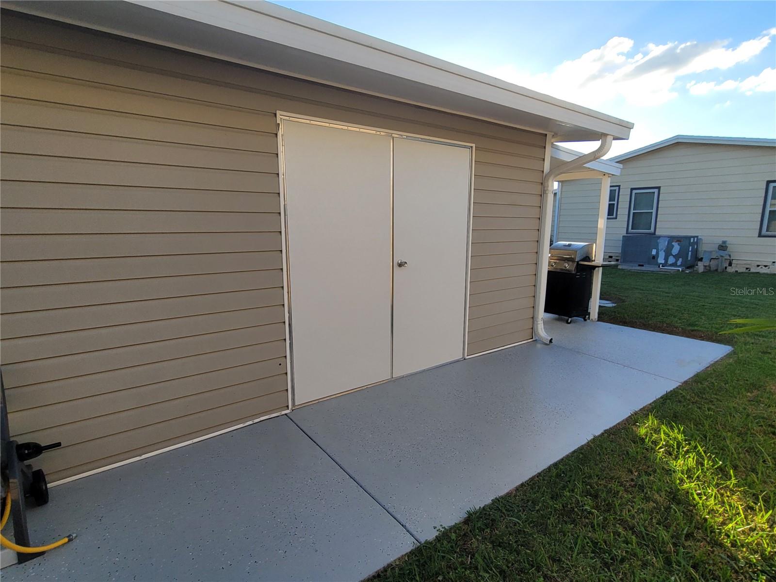 Entry's of the garage/shed (facing West)