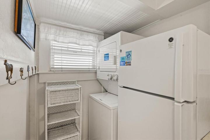 Kitchen has stack washer/dryer