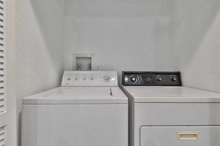 Washer dryer stays