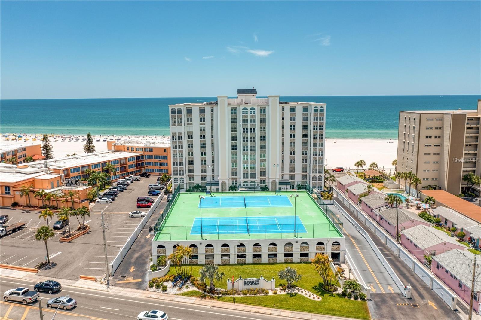 Beautiful waterfront complex directly on the beach