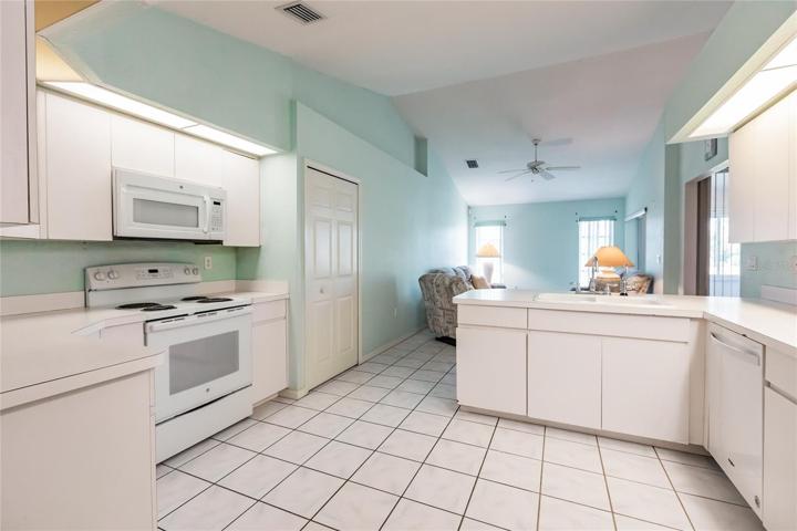 OPEN FLOOR PLAN