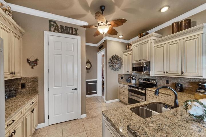 kitchen, oversize closet pantry