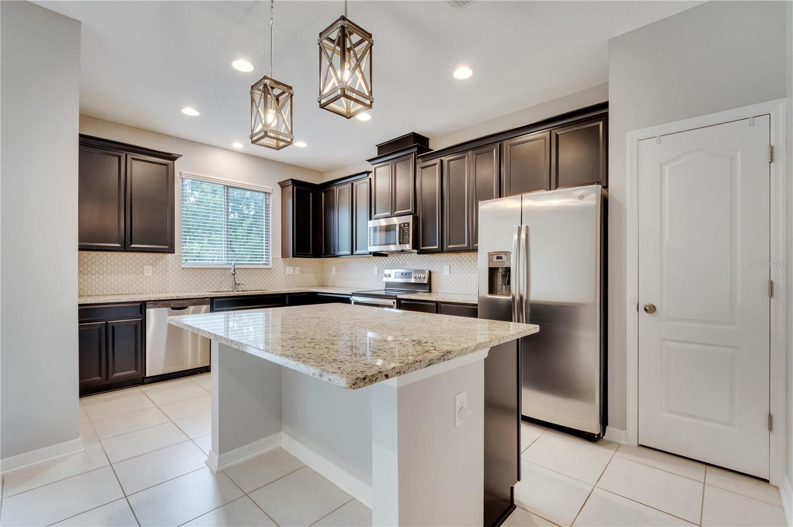 Kitchen with Island/Breakfast Bar