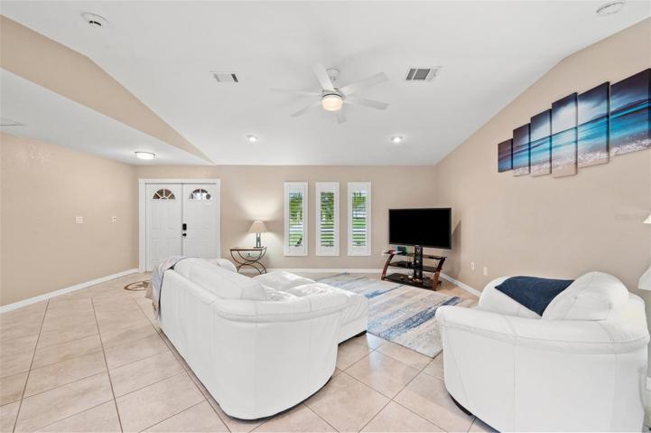 Living Room 22x20-front door