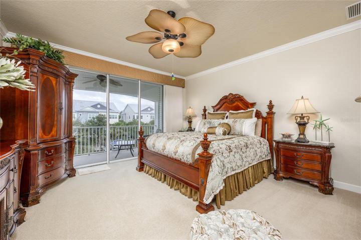 Master Bedroom - Spacious and relaxing!