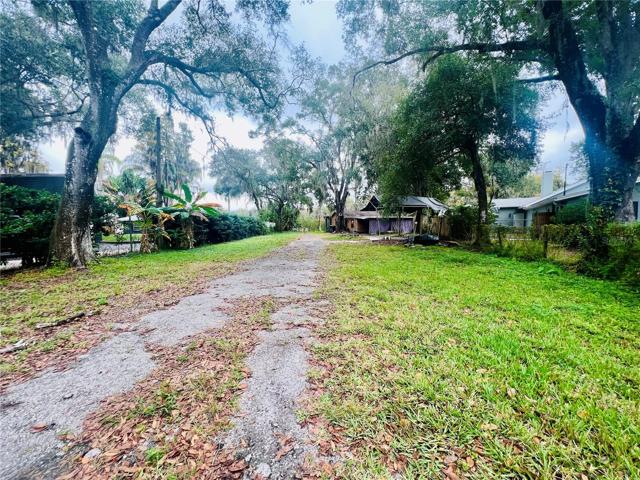 Long driveway up to cabin