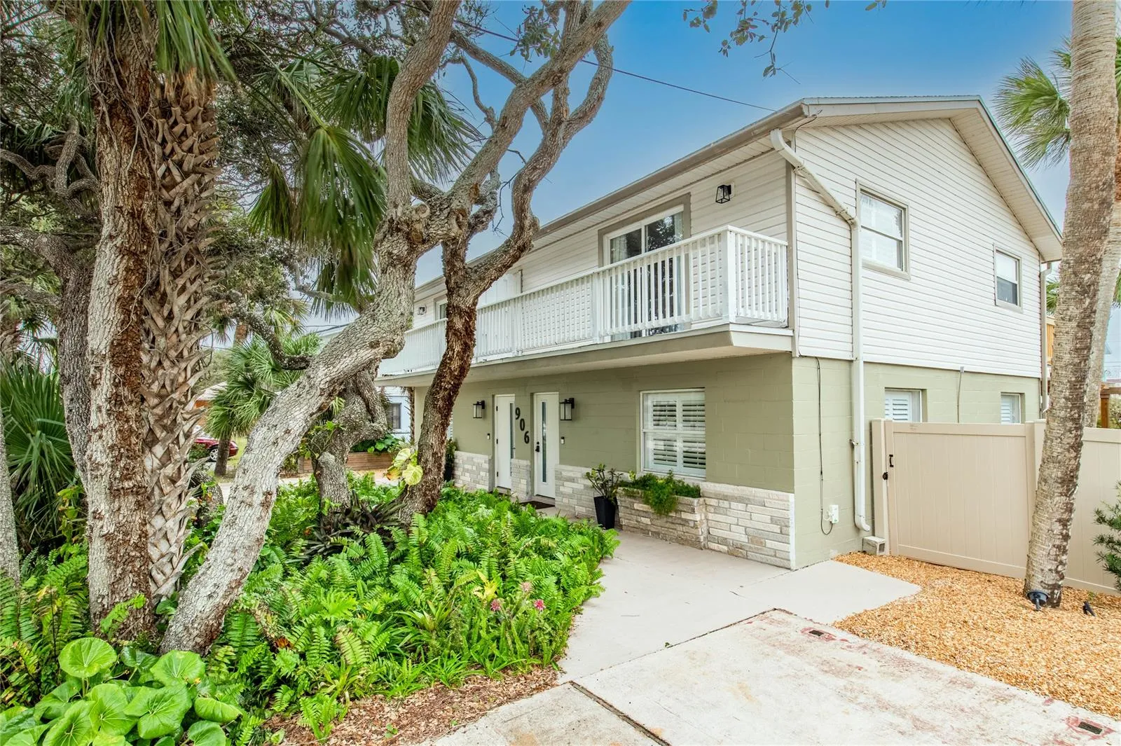 Walk to the beach, restaurants &amp; Flagler Ave