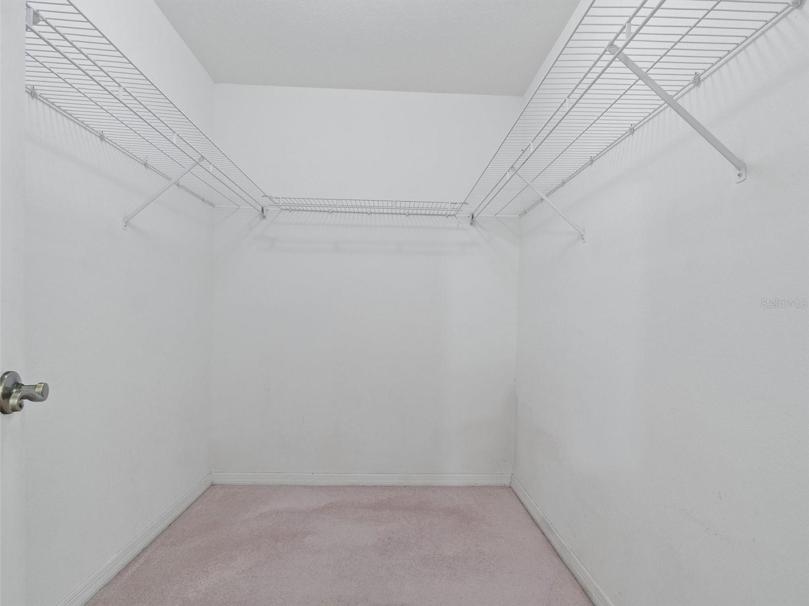 M/B LARGE WALK IN CLOSET