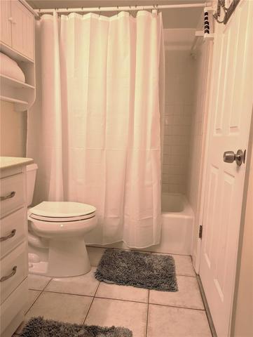 Primary Bathroom Tub/Shower