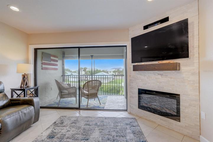 Living Room/Fireplace