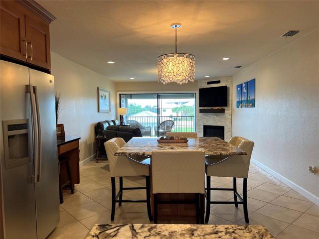 Eat-in Kitchen