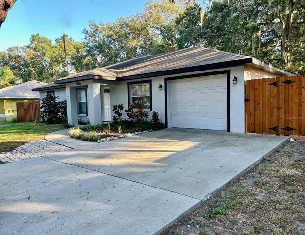 Completely renovated 3 BR 2 BA home in historic Bradenton.