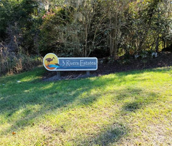 Main, and one of many, entrances to Three Rivers Estates